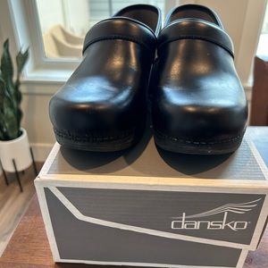 DANSKO LT PRO CLOGS